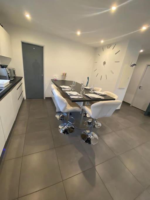Appartement Belle Vue Sur Les Montagnes Saint-Pierre-en-Faucigny Luaran gambar